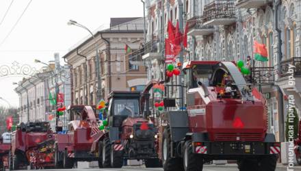 К первомаю на улицах Гомеля прошёл парад техники ОАО "Гомсельмаш"