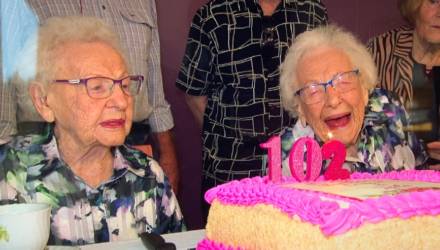 Близняшки отпраздновали 102-й день рождения и раскрыли секрет долголетия, который огорчит многих