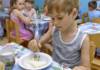 Сколько будет стоить питание в детских садах и школах после увеличения норм?