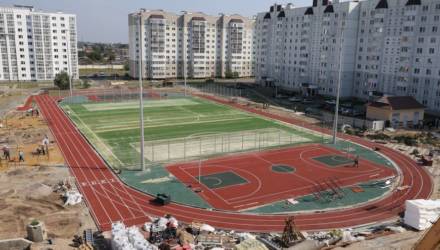 Два бассейна, роскошный стадион и лифты - в Гомеле готовят к открытию новую школу