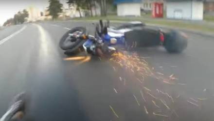 Мотоциклист снял своё падение на разлитом BMW моторном масле. Видео из Гомельской области