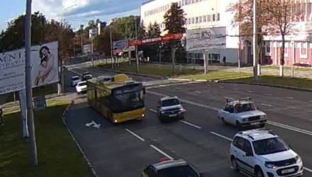 В Гомеле женщина-водитель подрезала автобус: в салоне упала пенсионерка