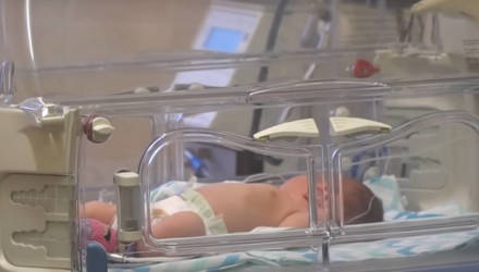 Белорусские медики спасли новорождённую девочку и её маму, у которой из-за коронавируса отказали лёгкие