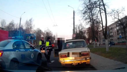 Водитель "Жигулей" творил дичь, гомельчанин заметил и помог остановить пьяного водителя – его наградили