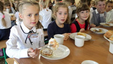 Питание в школьных столовых и детсадах вновь подорожает