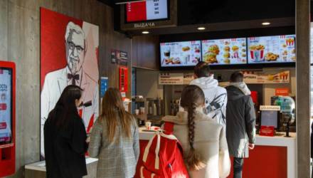 Новые акции марта в KFC! Чизбургер де Люкс 1+1 и КОМБО 5 за 5,50, на чьей стороне ты?!