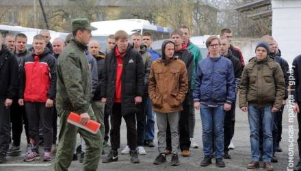 Около 100 призывников Гомельщины отправились на службу в армию