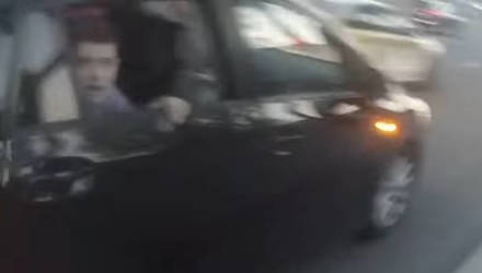 В Гомеле сотрудники ГАИ сопровождали с сиреной автомобиль с умирающей собакой