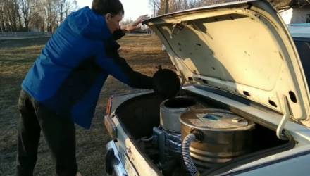 В 100 раз дешевле, чем на бензине. Украинец переделал свой автомобиль для работы на дровах