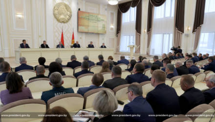 "На местах бардак! Хронические приписки и воровство!" Лукашенко в Гомеле жёстко подверг критике организацию работ в сельском хозяйстве региона