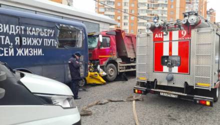 Жуткое ДТП в Москве: уроженец Гомельщины за рулём самосвала смял такси – погибли двое