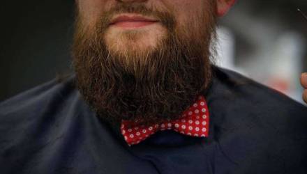 В Гомеле мужчине посоветовали сбрить бороду, а только потом делать фото на паспорт