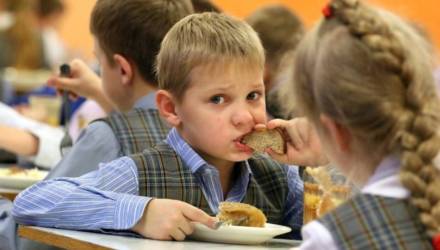 На Гомельщине стартует эксперимент: в трёх школах отменят завтраки