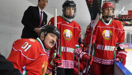 Николай Лукашенко забросил три шайбы в хоккейном матче против Гомельской области