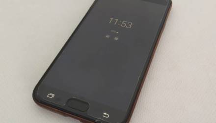 Не Samsung. Гомельчанку обманули при продаже мобильного телефона с рук на улице