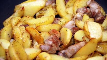Стало известно, сколько мяса и картофеля съедает за год один белорус