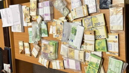 Белорусская пенсионерка отдала мошенникам 760 тысяч евро, 5300 долларов и 4700 рублей