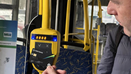 В Гомеле теперь можно платить за проезд в автобусе банковской картой. Пока только на популярном маршруте