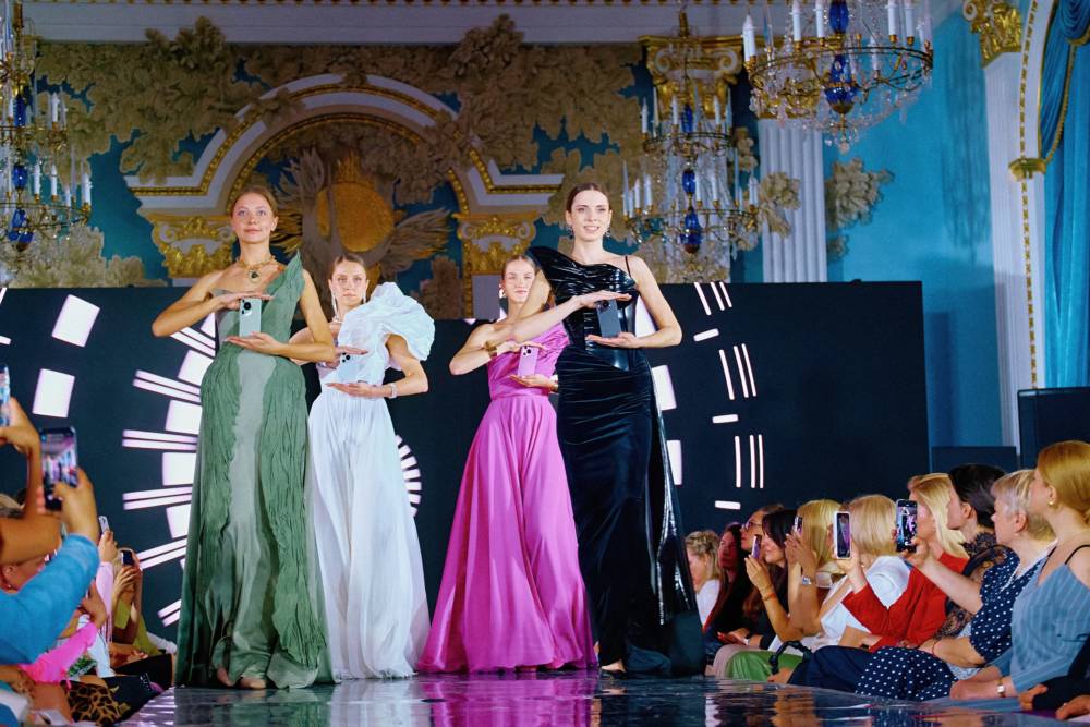 Смартфоны серии Huawei Pura 70 вдохновили белорусского дизайнера на создание коллекции модной одежды