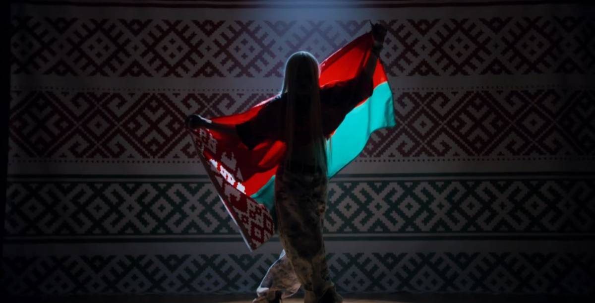 Мэйби Бэйби размотала Инстасамку в новом клипе