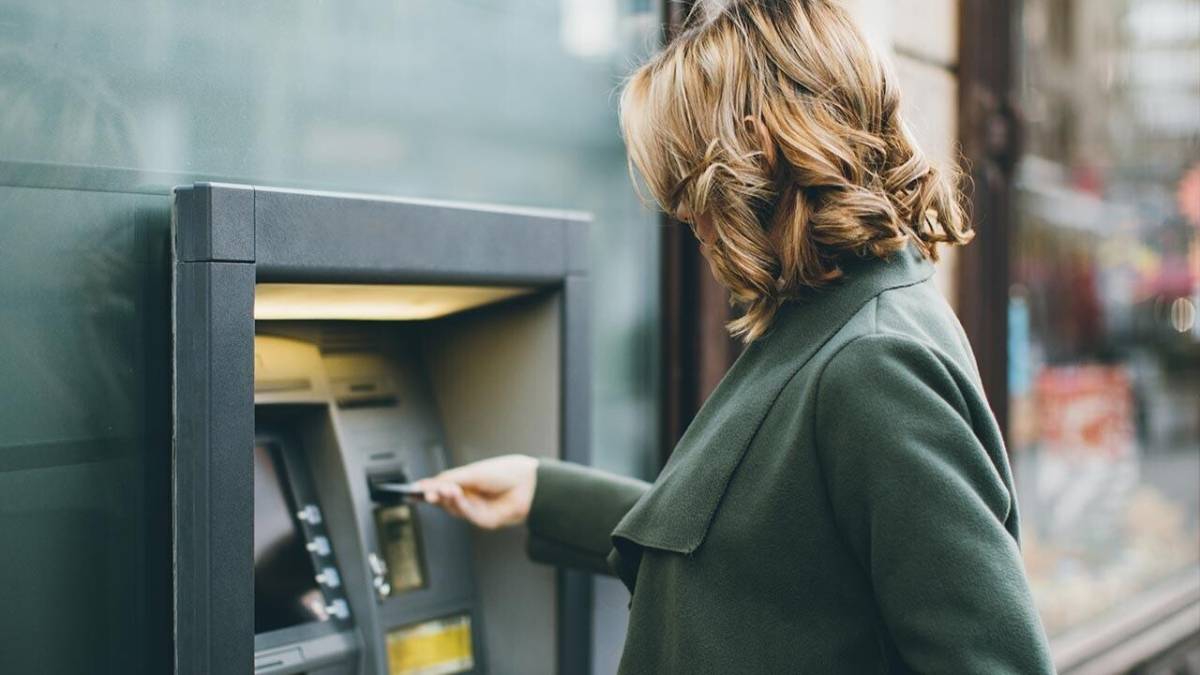 Карточки некоторых банков не будут работать ночью 9 августа