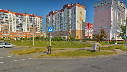 На этой улице есть озеро. Где и за сколько в Гомеле продали самую дорогую квартиру июля
