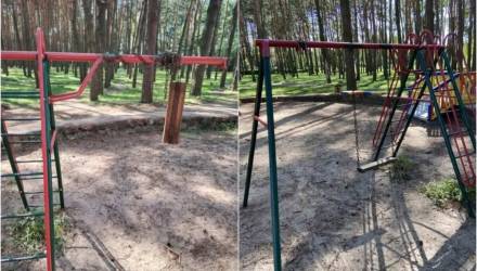 В Гомеле отремонтировали детскую площадку в парке Фестивальный качели