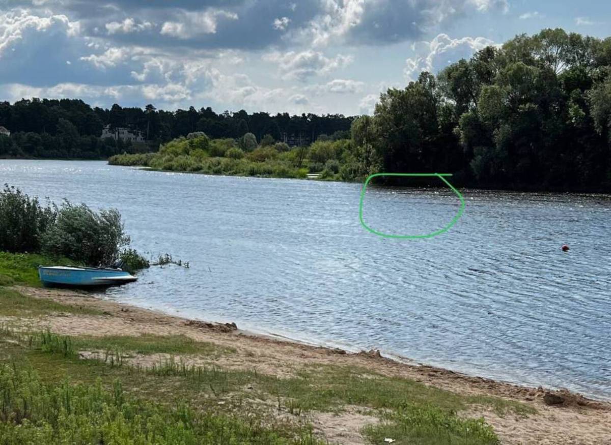 В Ченках спасли тонущего мужчину после переворота лодки