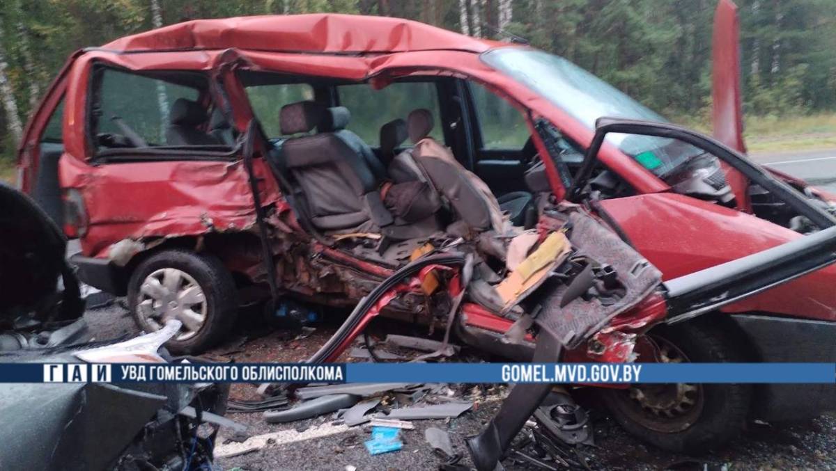 водитель «Фиата» на трассе Р-43 выехал на встречную полосу и врезался в «Шевроле»