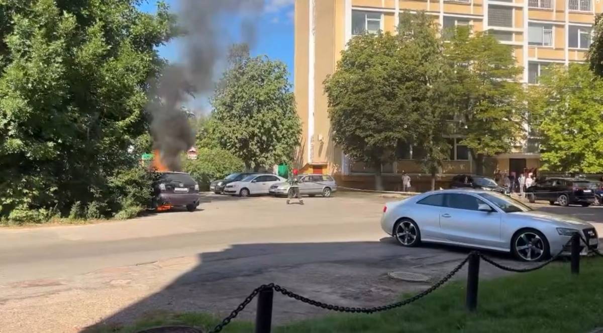 Пожар на улице Речицкой: у Центрального рынка сгорел автомобиль