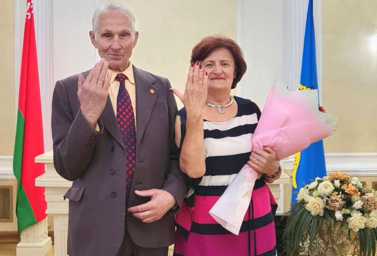 Необычная свадьба в Гомеле: расписались 91-летний жених и 72-летняя невеста