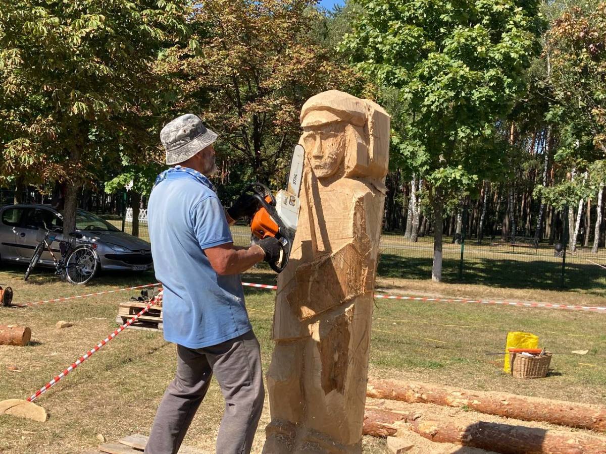 первый фестиваль деревянных скульптур в гомеле