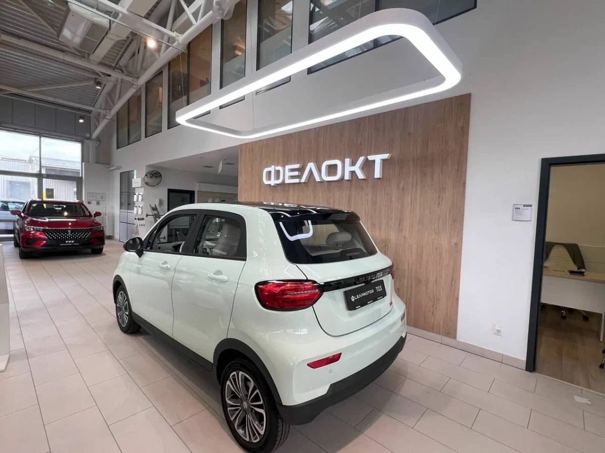 компактный хэтчбек Leapmotor T03 фелокт