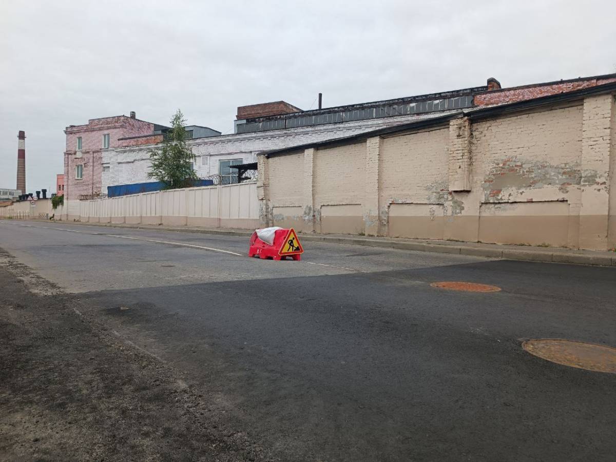провал дорожного покрытия на полесской