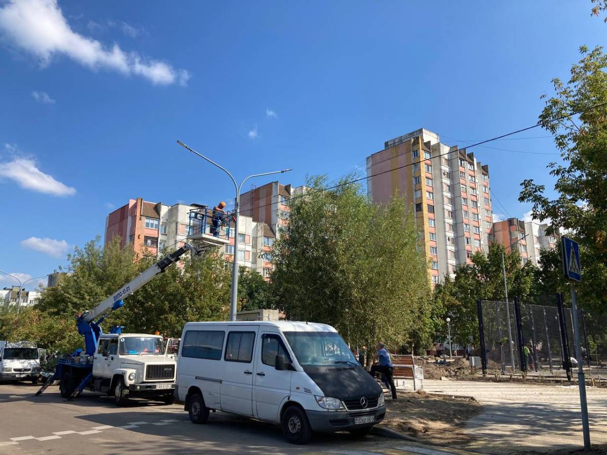 новое освещение в сквере энергетиков Гомель