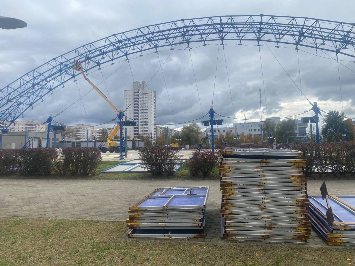 В Гомеле реконструируют каток на Речицком проспекте