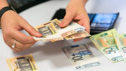 В Гомеле предприятие незаконно списывало деньги у сотрудника 2 года