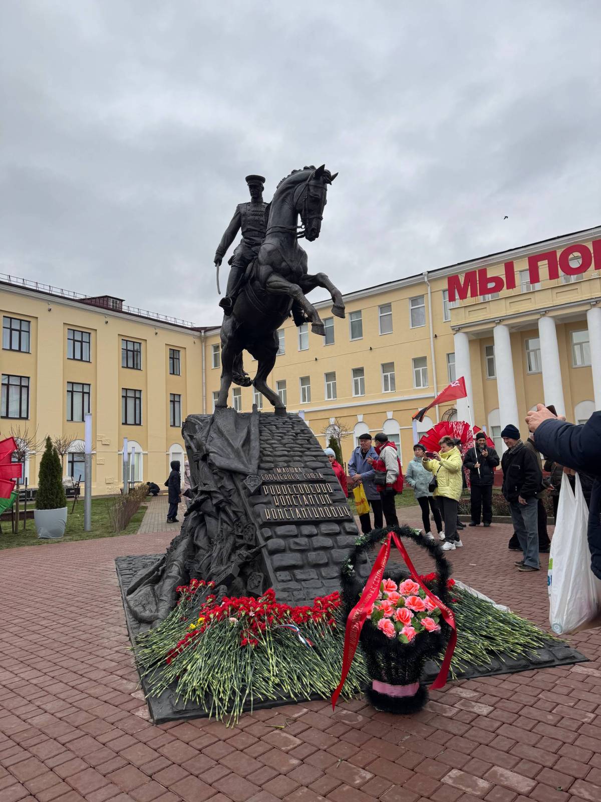 памятник Рокоссовскому в Гомеле