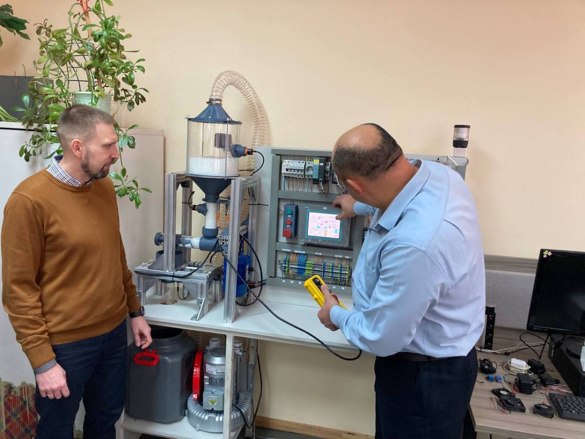 Это реальный мост между учебой и производством — студенты после прохождения курса смогут сразу включиться в работу на предприятии.