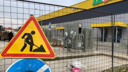 В Гомеле монтируют первую супербыструю зарядку для авто