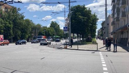 Внимание, водители! На Советской в Гомеле расширяют проезжую часть