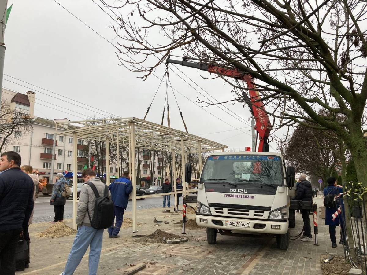 В Гомеле у «8 Марта» устанавливают новый остановочный пункт