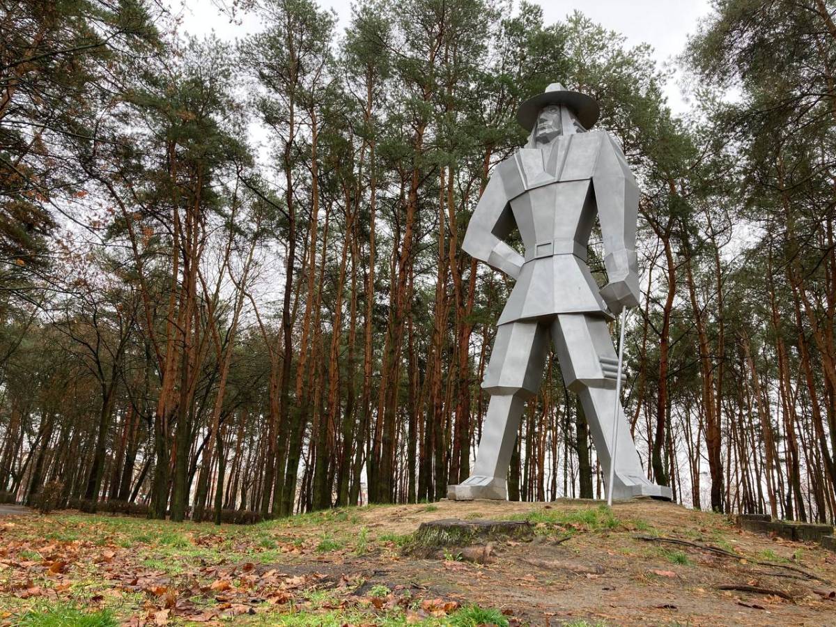 Гулливер в парке Фестивальном в Гомеле