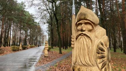 Золотая осень в парке Фестивальный, Гомель: сосны, белки, скульптуры