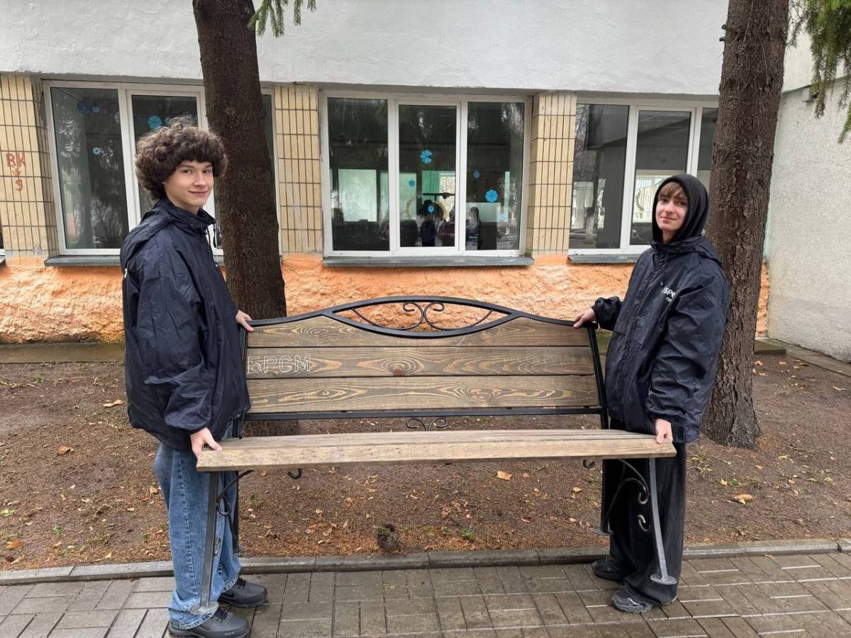 «Скамейки добра» от БРСМ: Гомель становится уютнее