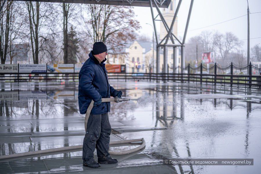 Каток возвращается: начинается подготовка льда