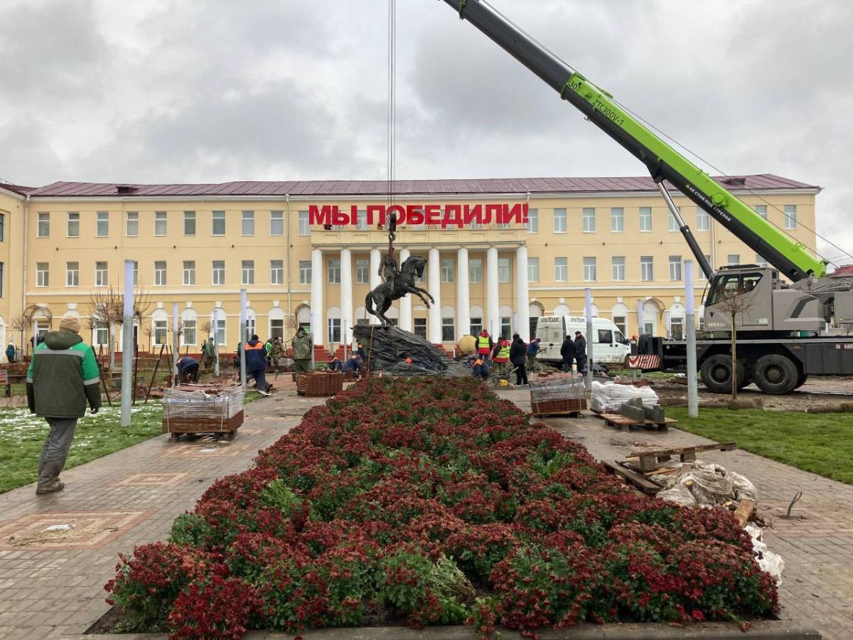 Благоустройство и установка памятника Рокоссовскому в Гомеле