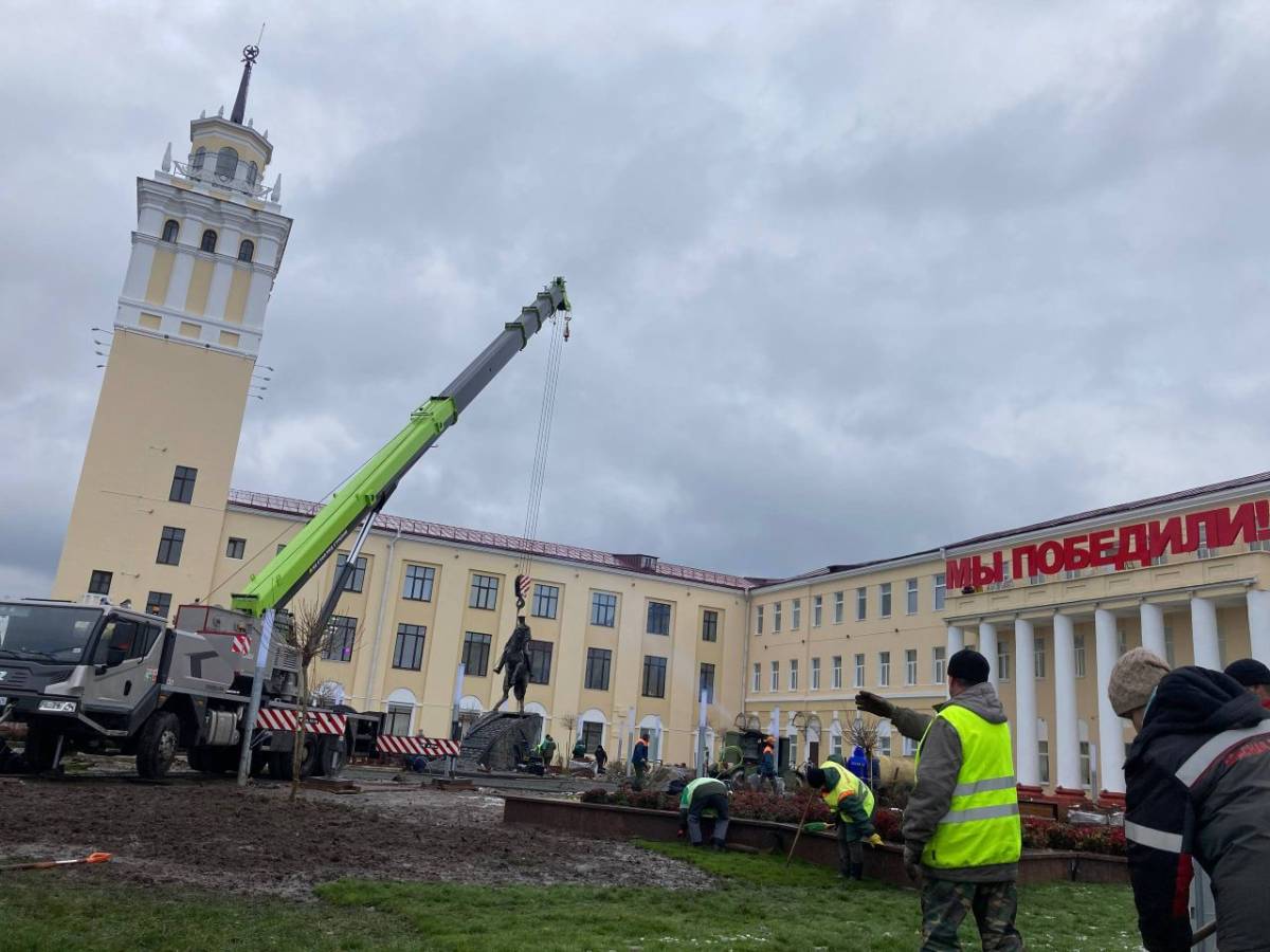 Памятник Рокоссовскому