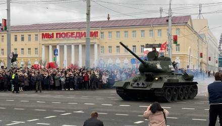 День освобождения в Гомеле: открытие памятника и парад