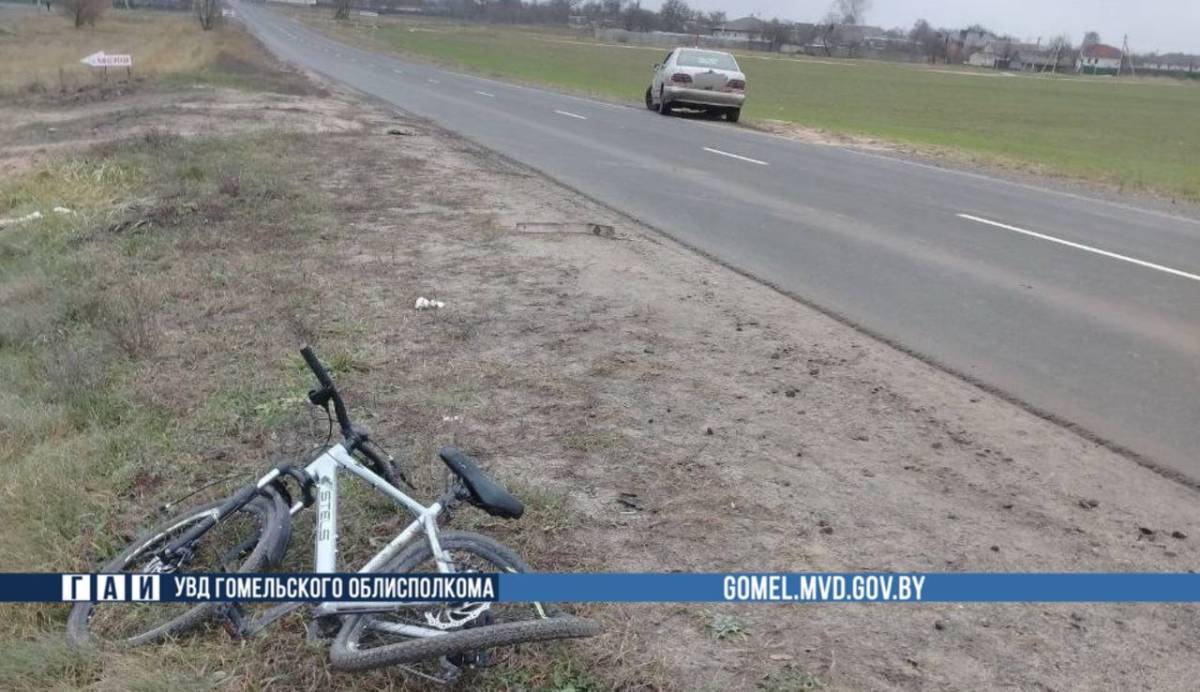 В Гомеле Mercedes сбил 12-летнего велосипедиста: ребёнок в больнице